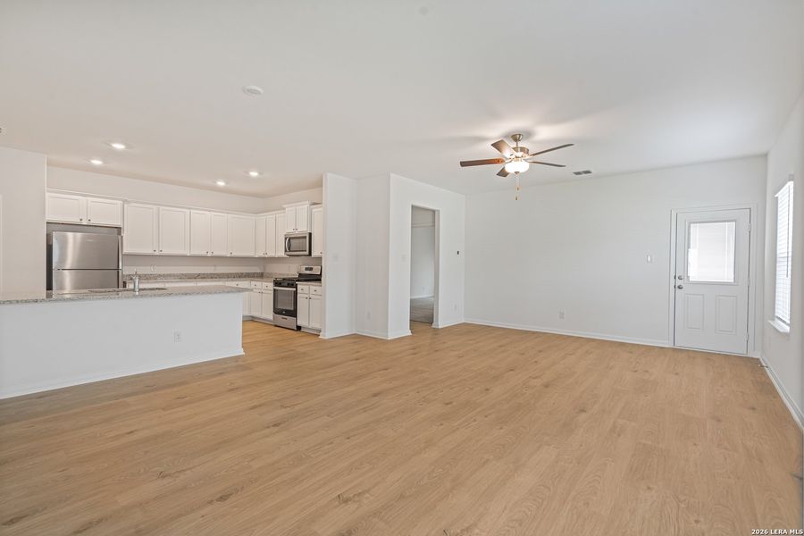 Spacious, unfurnished interior of a new home in Luckey Ranch, San Antonio (Image 6).