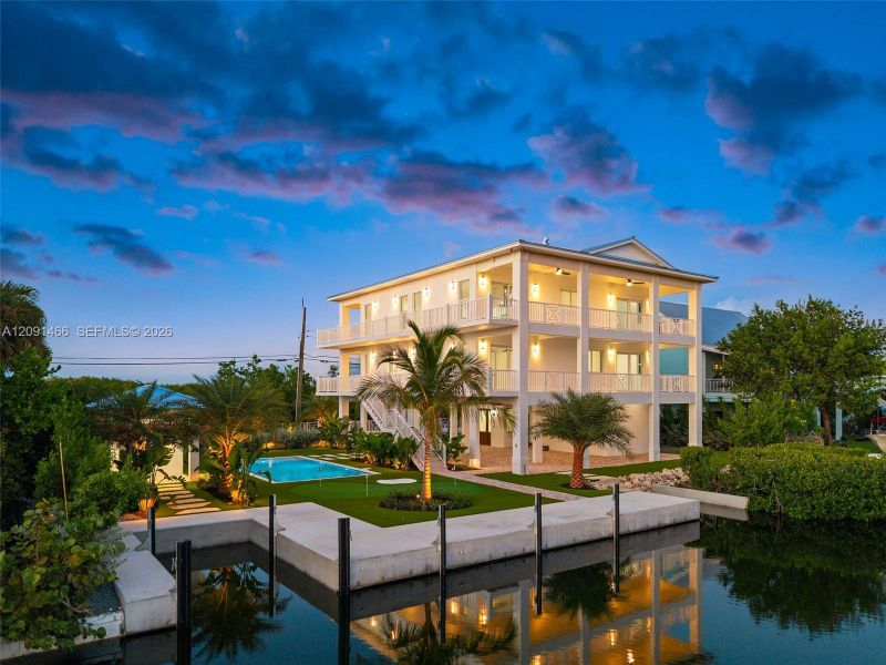 Condo located in Tavernier, FL showcasing its design and architecture (Image 54).