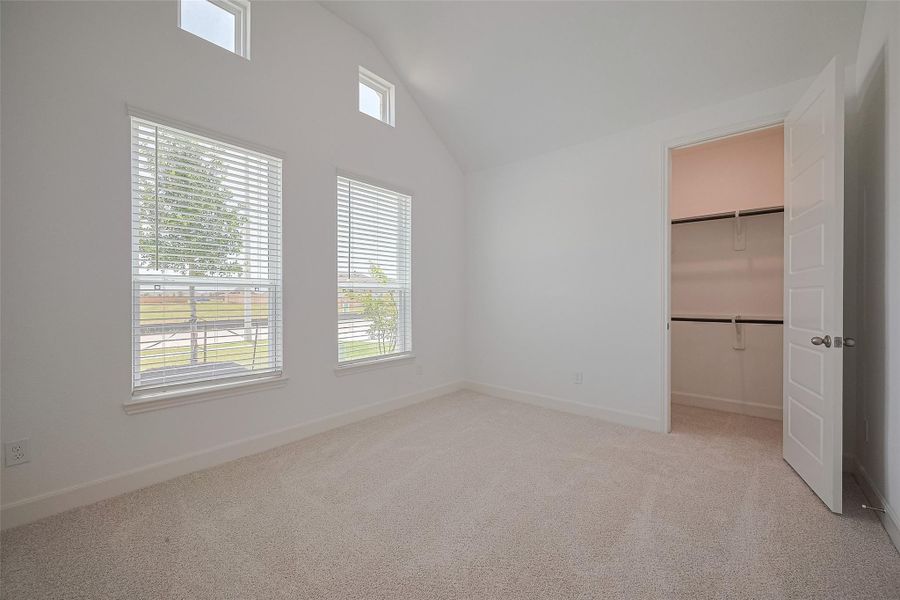 Spacious, unfurnished interior of a new home in Lago Mar, Texas City (Image 30).