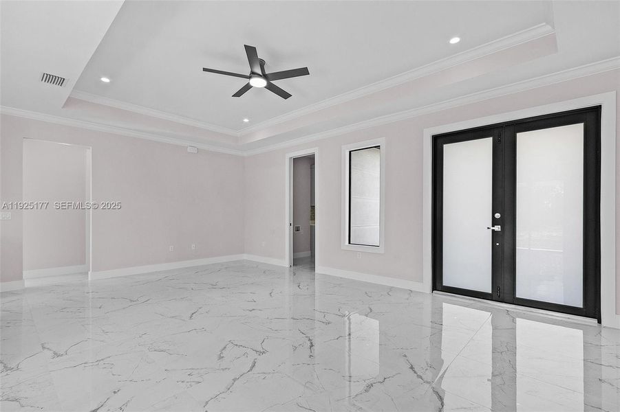 Spacious, unfurnished interior of a new home in , Naples (Image 17).
