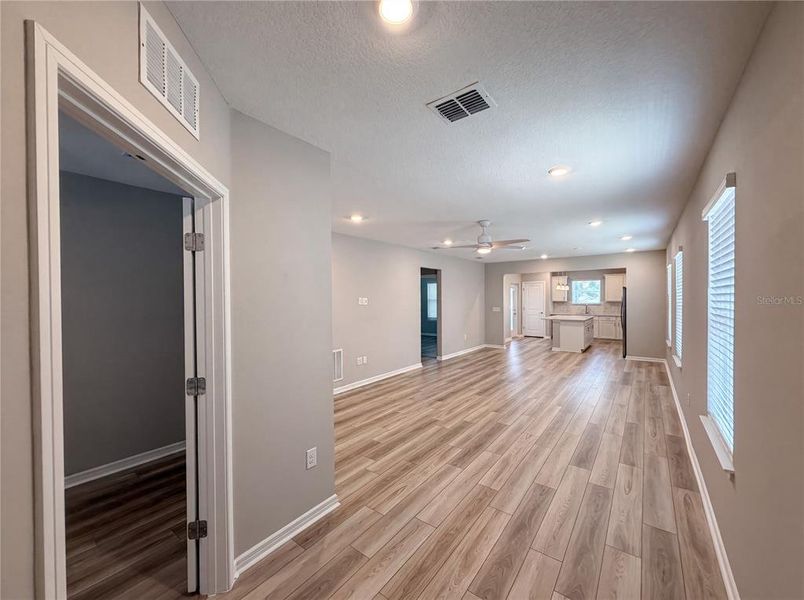 Spacious, unfurnished interior of a new home in Del Webb Stone Creek, Ocala (Image 21).