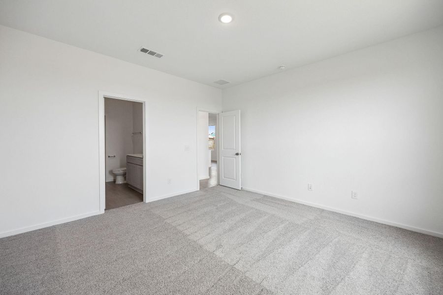 Spacious, unfurnished interior of a new home in River Ranch, Dayton (Image 14).