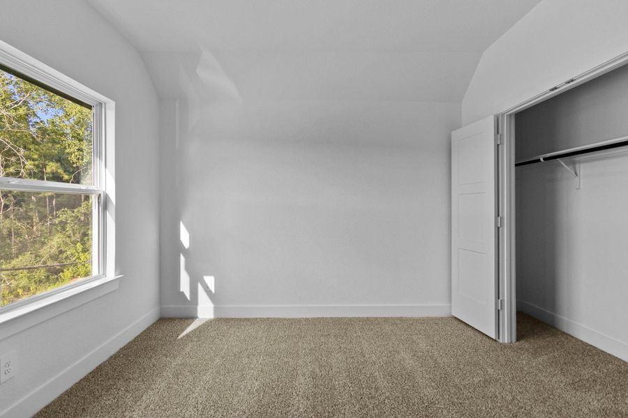 Spacious, unfurnished interior of a new home in Silverthorne, Conroe (Image 24).
