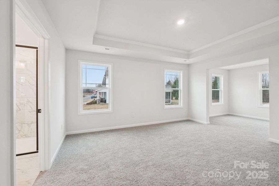 Spacious, unfurnished interior of a new home in Sylvan Creek, Denver (Image 13).