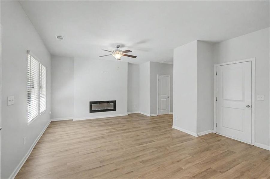 Spacious, unfurnished interior of a new home in Deer Creek, Temple (Image 23).