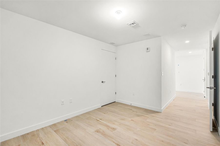 Spacious, unfurnished interior of a new home in Casamar, Pompano Beach (Image 38).