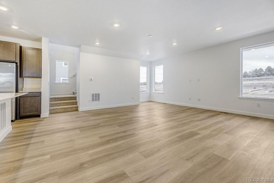 Spacious, unfurnished interior of a new home in Vermilion Creek, Centennial (Image 8).