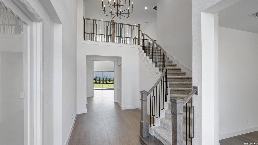 Spacious, unfurnished interior of a new home in Esperanza, Boerne (Image 20).