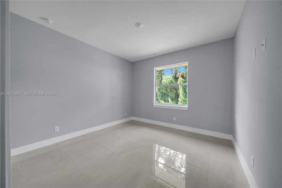 Spacious, unfurnished interior of a new home in , Lehigh Acres (Image 17).