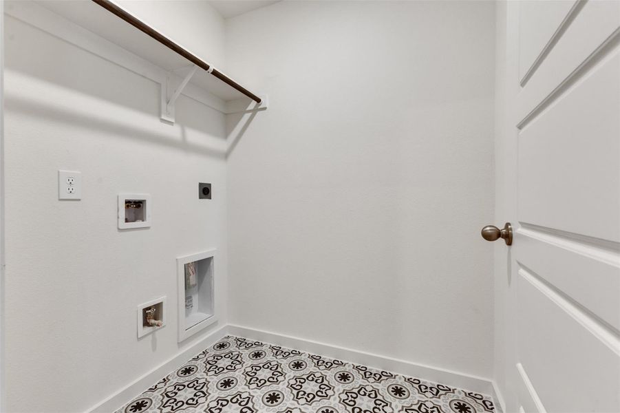 Spacious, unfurnished interior of a new home in , Angleton (Image 34).