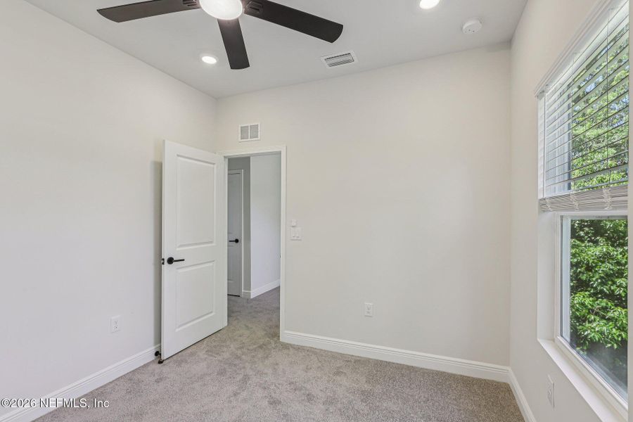 Spacious, unfurnished interior of a new home in , Jacksonville (Image 26).