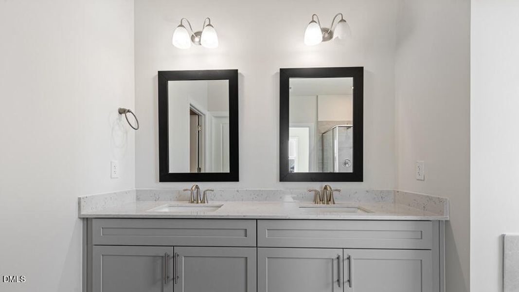 lot-218-sophie-f-508-lemon-daisy-ln-knig