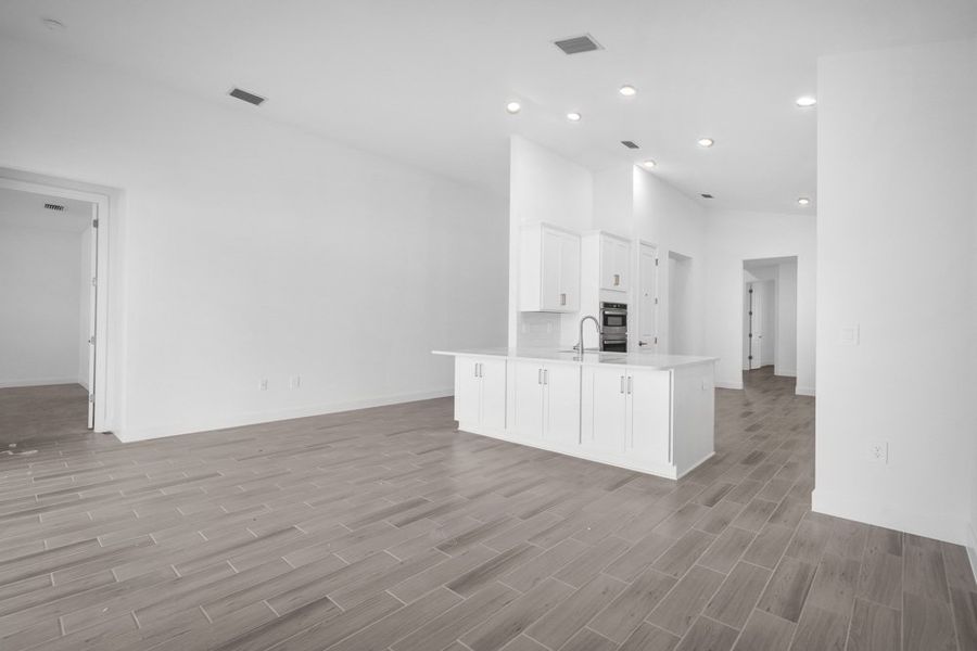 Spacious, unfurnished interior of a new home in The Cove at West Port, Port Charlotte (Image 16).