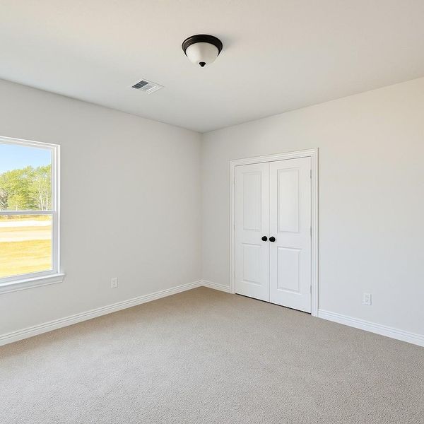 2nd bedroom, bright and spacious! Walk-in closet 2nd bedroom, bright and spacious! Walk-in closet