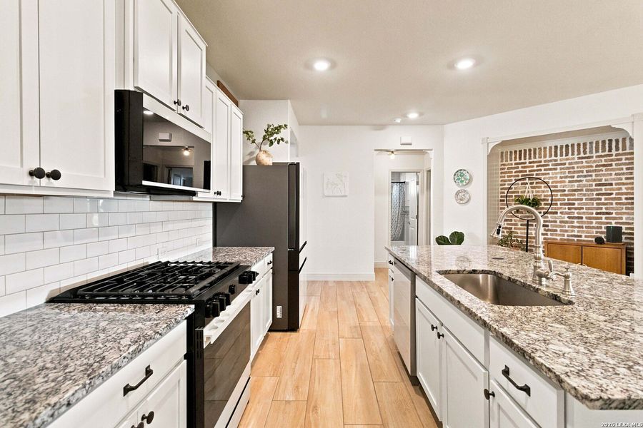 Furnished interior view inside a new home in Copper Canyon, Bulverde (Image 11).