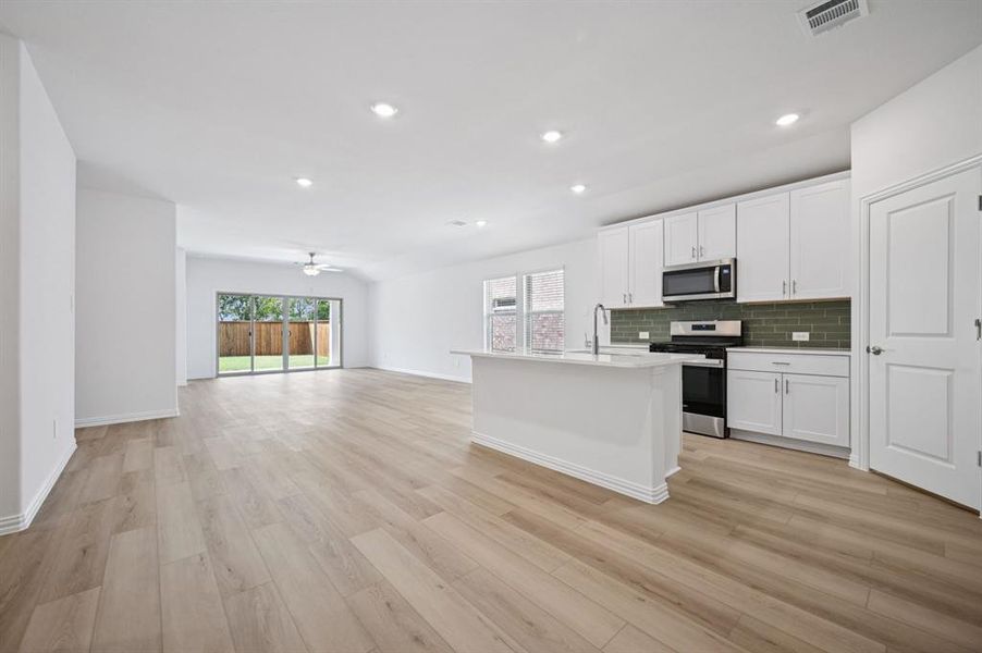 Photo is not of the actual home, but is an inspirational photo of builder’s model home and may depict options, furnishings, and/or decorator features that are not included. Photo is not of the actual home, but is an inspirational photo of builder’s model home and may depict options, furnishings, and/or decorator features that are not included.