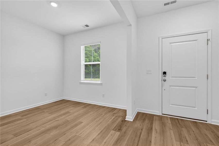 Spacious, unfurnished interior of a new home in Lexington Meadows, Athens (Image 29).