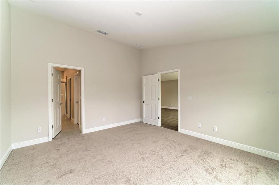 Spacious, unfurnished interior of a new home in Crosswind Point, Parrish (Image 19).