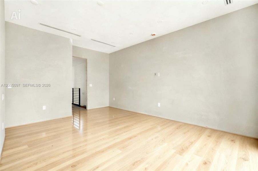 Spacious, unfurnished interior of a new home in , Miami (Image 14).