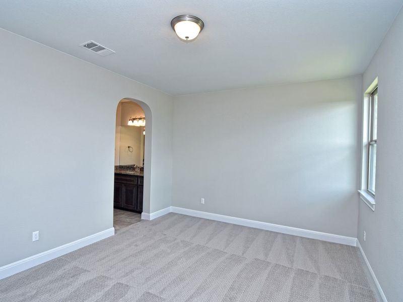 Representative unfurnished interior of a home built from the Avalon by Giddens Homes in Scofield Farms Estates, Georgetown (Image 165).