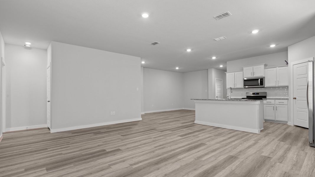 Spacious, unfurnished interior of a new home in Heritage Parks, Abilene (Image 10).