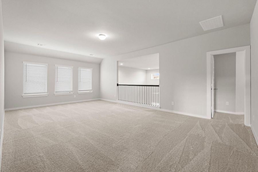 Spacious, unfurnished interior of a new home in Morton Creek Ranch, Katy (Image 7).