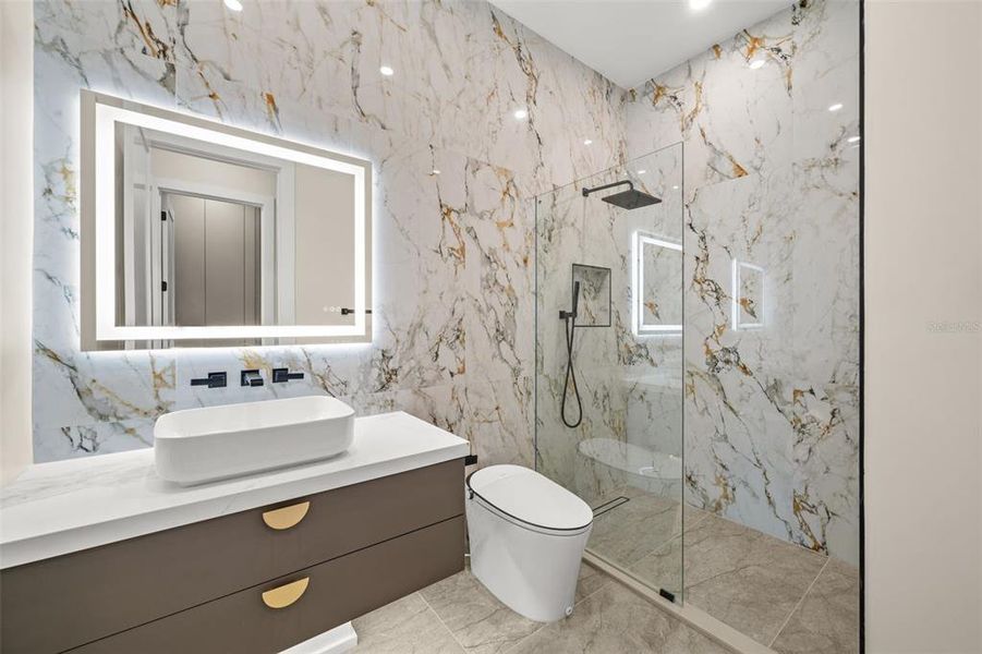 Furnished interior view inside a new home in , Sarasota (Image 40).