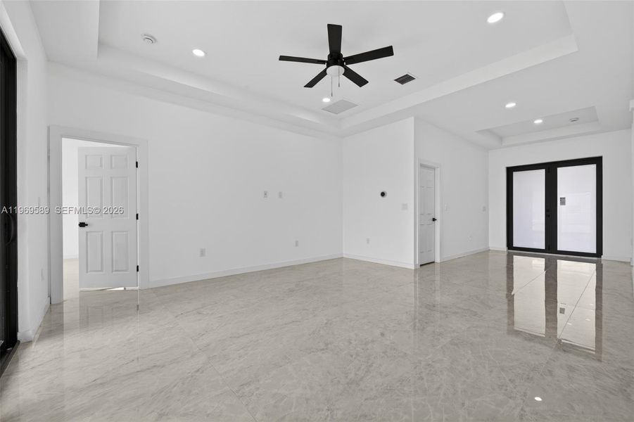 Spacious, unfurnished interior of a new home in , Fort Lauderdale (Image 13).