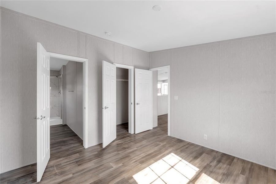 Spacious, unfurnished interior of a new home in , Bradenton (Image 15).