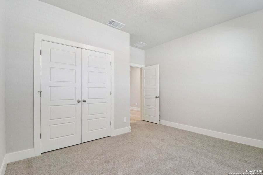 Spacious, unfurnished interior of a new home in Fox Falls, Boerne (Image 29).