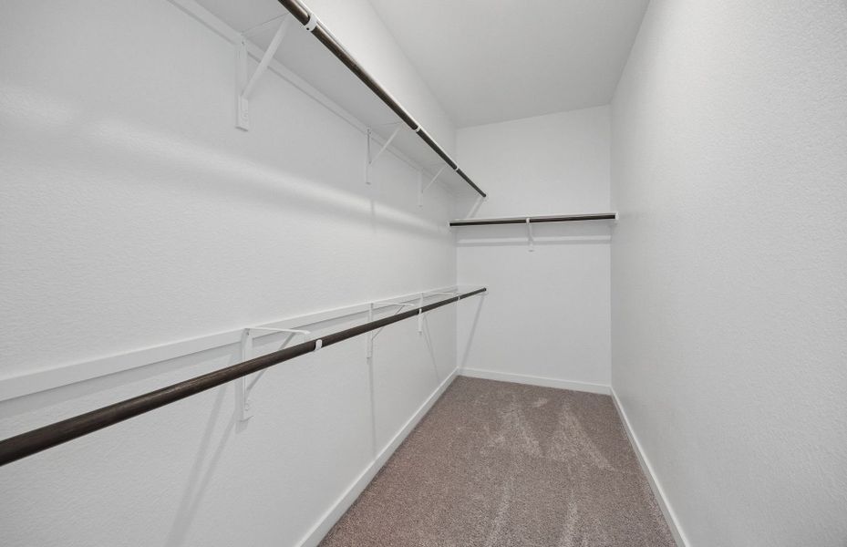 Spacious, unfurnished interior of a new home in Sunfield, Buda (Image 17).
