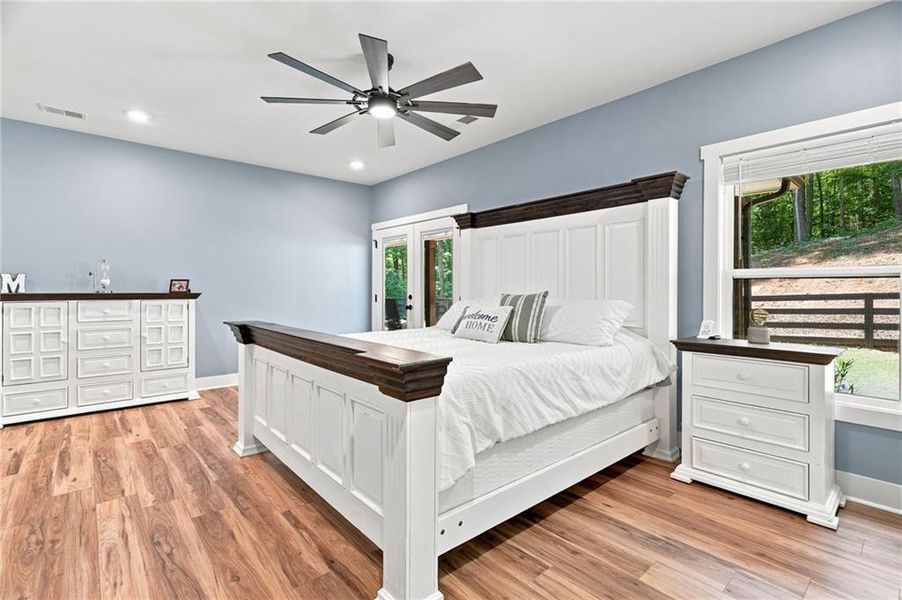 Furnished interior view inside a new home in , Jasper (Image 26).