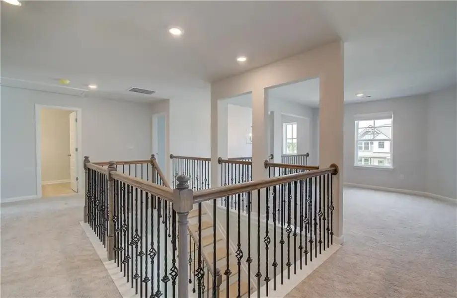 Spacious, unfurnished interior of a new home in Grandview at Millers Mill, Stockbridge (Image 18).