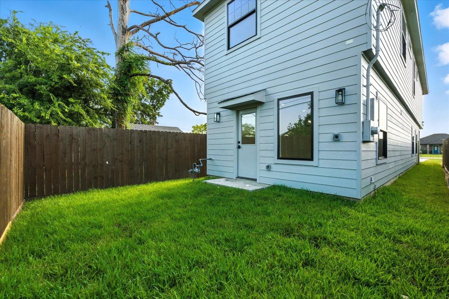 Enjoy 3 bedrooms, 3 bathrooms, a private balcony, dedicated office space, and EVEN a backyard—all in a brand-new home that feels almost too good to be true!