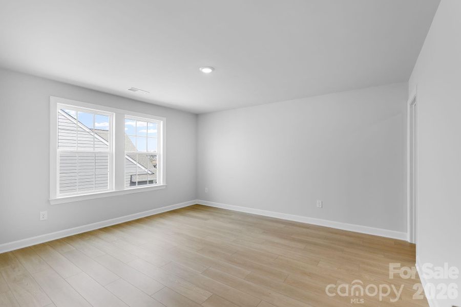 Spacious, unfurnished interior of a new home in Roselyn, Lancaster (Image 13).