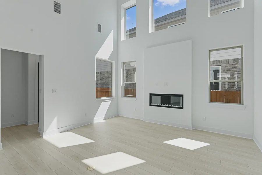 Spacious, unfurnished interior of a new home in Stillwater Ranch, San Antonio (Image 10). Spacious, unfurnished interior of a new home in Stillwater Ranch, San Antonio (Image 10).