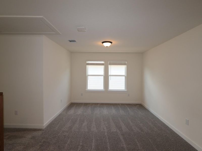 Spacious, unfurnished interior of a new home in Edgewood, Leander (Image 35).