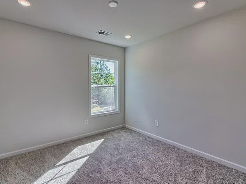 Spacious, unfurnished interior of a new home in Amber Hill, West Columbia (Image 10).