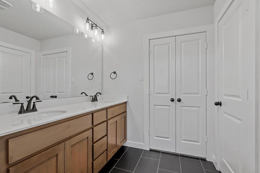 Representative furnished interior of a home built from the Iverson I by Cheldan Homes in Pitcock Addition, Graham (Image 16).