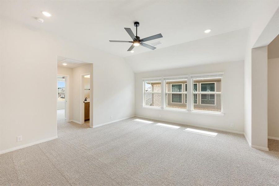Spacious, unfurnished interior of a new home in Glenwood Meadows, Denton (Image 31).