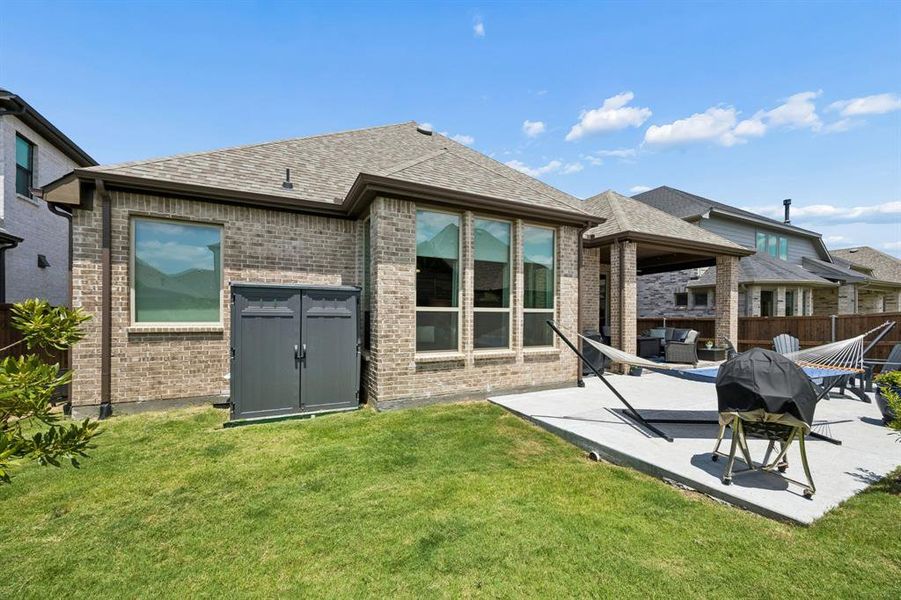 Exterior details and patio area of a home in Sandbrock Ranch, Aubrey (Image 4).