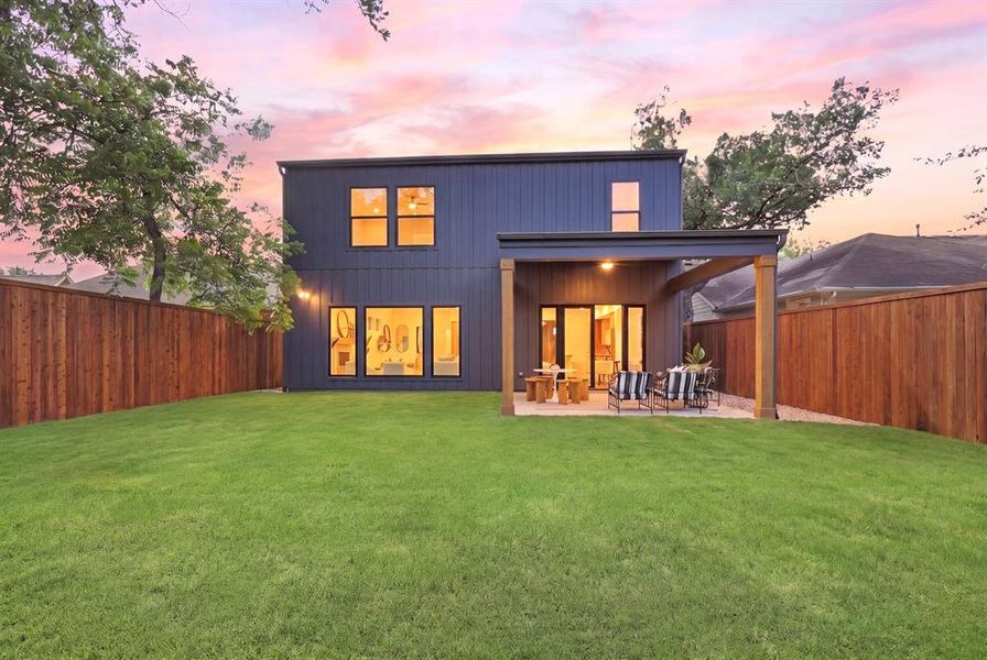 Exterior details and patio area of a home in , Dallas (Image 3).