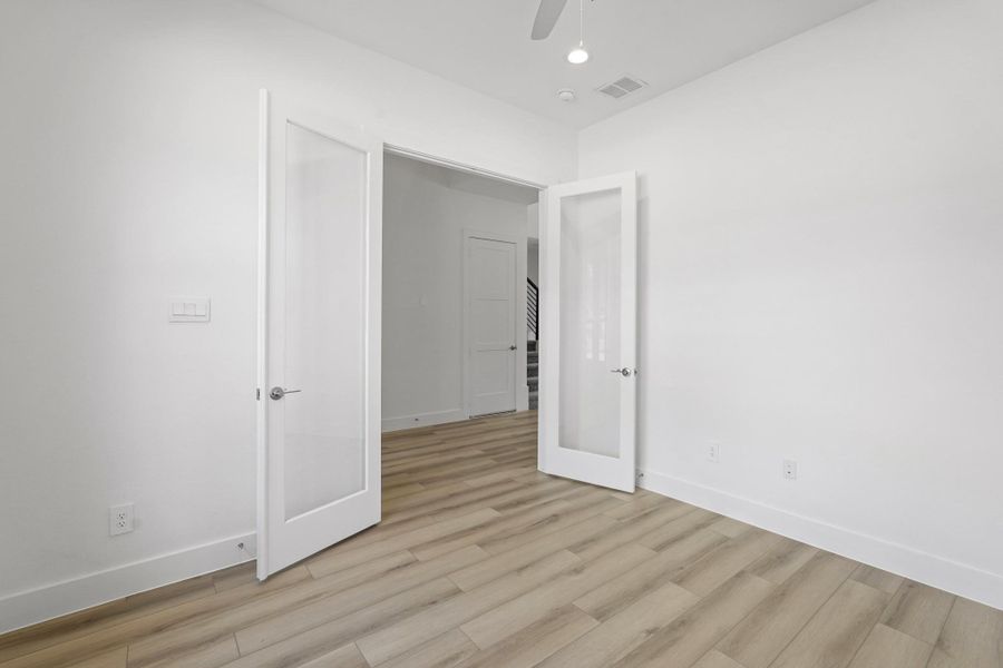 Spacious, unfurnished interior of a new home in Hills of Westlake, Conroe (Image 9).