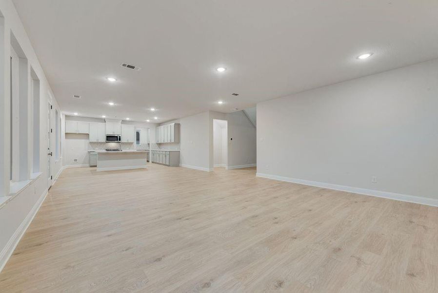 Spacious, unfurnished interior of a new home in Creekside of Crowley, Crowley (Image 36). Spacious, unfurnished interior of a new home in Creekside of Crowley, Crowley (Image 36).