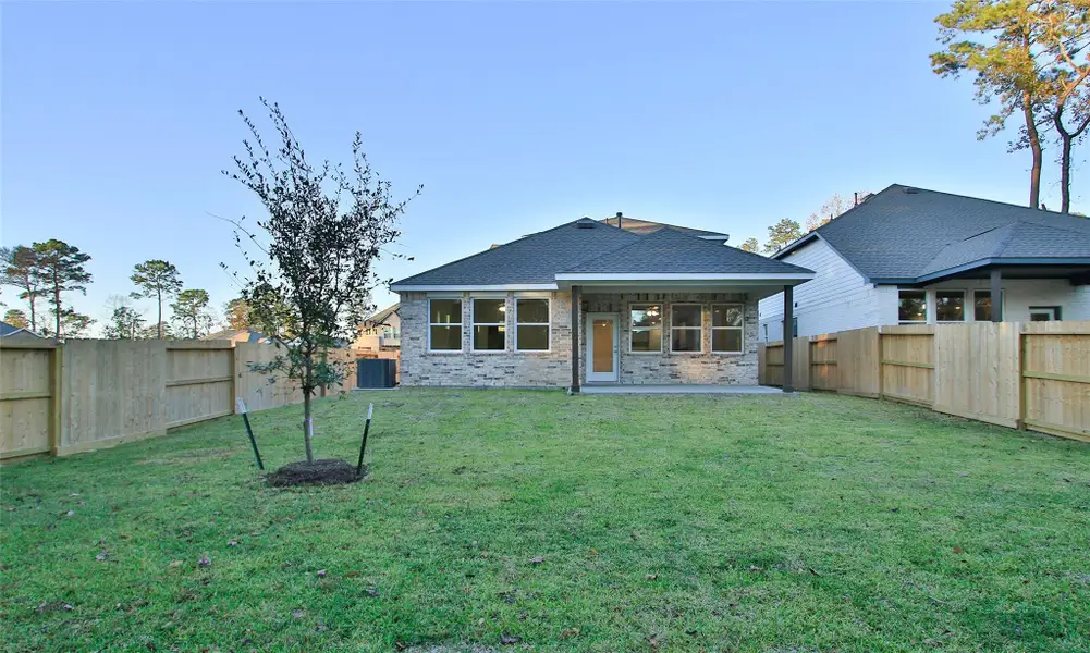 Exterior details and patio area of a home in The Woodlands Hills, Willis (Image 3).