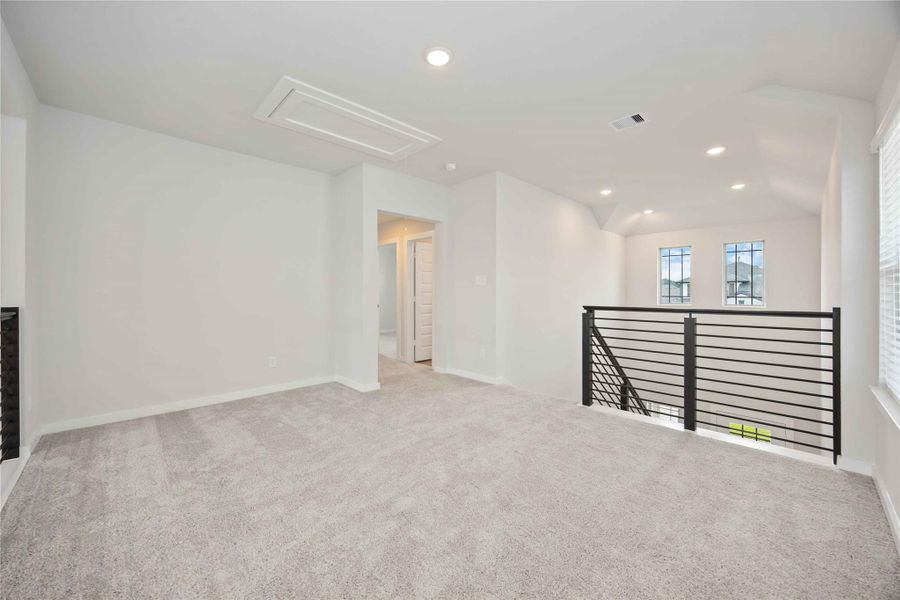 Spacious, unfurnished interior of a new home in Granger Pines, Conroe (Image 28). Spacious, unfurnished interior of a new home in Granger Pines, Conroe (Image 28).