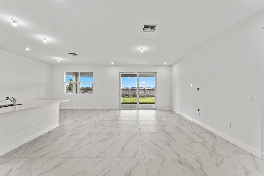 US_SEF_CASCADES_LOT 350_great room