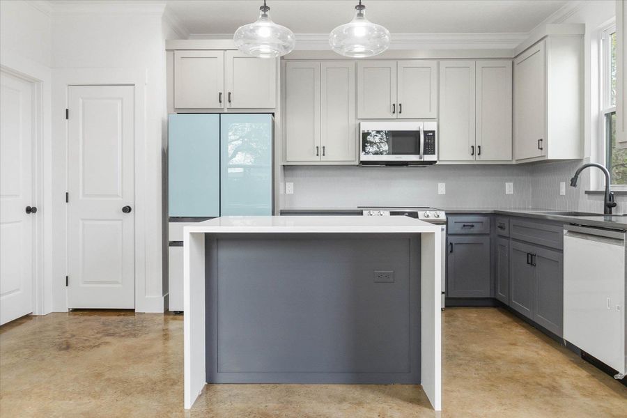 Furnished interior view inside a new home in , Wimberley (Image 15).
