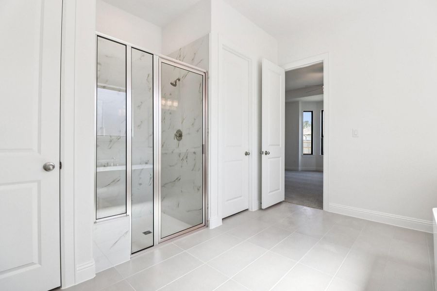 Spacious, unfurnished interior of a new home in Evergreen 60', Conroe (Image 18).