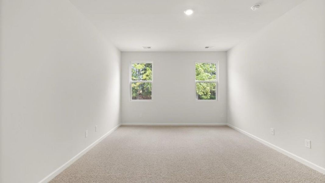 Spacious, unfurnished interior of a new home in Fairway 17 at Mirror Lake, Villa Rica (Image 9).